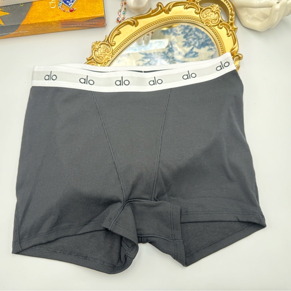 🆕 ALO YOGA 🧿 NWOT Icon Ribbed Boyshort Bundle - Set of 3 - Size S - Picture 4 of 10